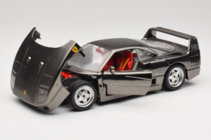 Ferrari F40 Chrome Black Bburago 1:18 3401-B1 Métal Moulé — image 2 sur 8