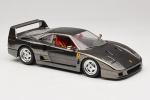 Ferrari F40 Chrome Black Bburago 1:18 3401-B1 Métal Moulé — image 6 sur 8