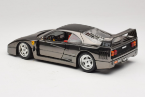 Ferrari F40 Chrome Black Bburago 1:18 3401-B1 Métal Moulé — image 7 sur 8