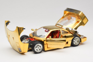 Ferrari F40 Chrome Gold Limited Edition 250 pcs Bburago 1:18 3332-G1 Métal Moulé — image 2 sur 8