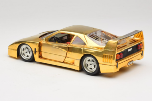 Ferrari F40 Chrome Gold Limited Edition 250 pcs Bburago 1:18 3332-G1 Métal Moulé — image 7 sur 8