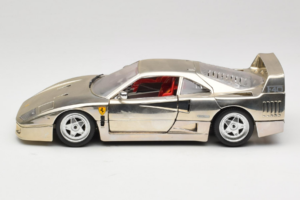 Ferrari F40 Chrome Silver Bburago 1:18 3401 Métal Moulé — image 4 sur 8