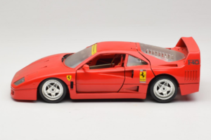 Ferrari F40 Club Deutschland Rouge Bburago 1:18 3032-L3 Métal Moulé — image 4 sur 8
