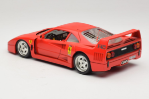 Ferrari F40 Club Deutschland Rouge Bburago 1:18 3032-L3 Métal Moulé — image 7 sur 8