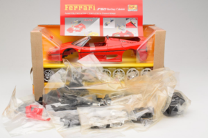 Ferrari F40 Rouge Model Kit Maisto 1:18 39822 Métal Moulé — image 2 sur 2