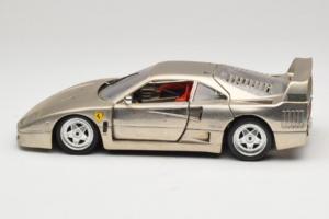 Ferrari F40 Dark Chrome Silver Kroymans Édition Limitée Bburago 1:18 3032-C2 Métal Moulé — image 4 sur 8