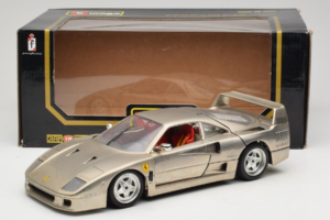 Ferrari F40 Dark Chrome Silver Kroymans Édition Limitée Bburago 1:18 3032-C2 Métal Moulé — image 8 sur 8