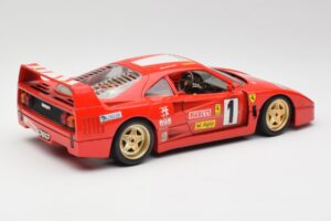 Ferrari F40 Evoluzione Bburago 1:18 3042 Métal Moulé — image 3 sur 8