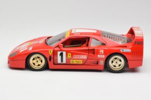 Ferrari F40 Evoluzione Bburago 1:18 3042 Métal Moulé — image 4 sur 8
