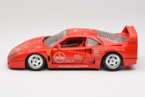 Ferrari F40 Evoluzione FC Nürnberg Special Edition Rouge Bburago 1:18 3042-FCN Métal Moulé — image 4 sur 8