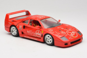 Ferrari F40 Evoluzione FC Nürnberg Special Edition Rouge Bburago 1:18 3042-FCN Métal Moulé — image 6 sur 8