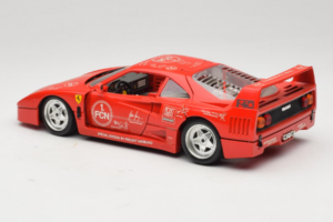 Ferrari F40 Evoluzione FC Nürnberg Special Edition Rouge Bburago 1:18 3042-FCN Métal Moulé — image 7 sur 8