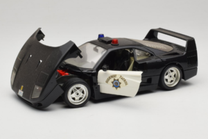 Ferrari F40 Highway Patrol Noir Blanc Bburago 1:18 3022-H1 Métal Moulé — image 2 sur 8