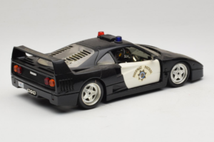 Ferrari F40 Highway Patrol Noir Blanc Bburago 1:18 3022-H1 Métal Moulé — image 3 sur 8
