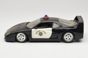 Ferrari F40 Highway Patrol Noir Blanc Bburago 1:18 3022-H1 Métal Moulé — image 4 sur 8