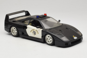 Ferrari F40 Highway Patrol Noir Blanc Bburago 1:18 3022-H1 Métal Moulé — image 6 sur 8