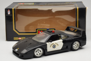 Ferrari F40 Highway Patrol Noir Blanc Bburago 1:18 3022-H1 Métal Moulé — image 8 sur 8