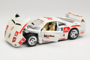 Ferrari F40 Kart-o-Mania Blanc Bburago 1:18 3332-W3 Métal Moulé — image 2 sur 8