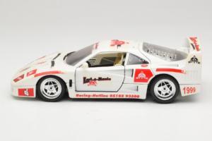 Ferrari F40 Kart-o-Mania Blanc Bburago 1:18 3332-W3 Métal Moulé — image 4 sur 8
