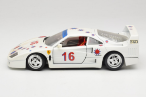 Ferrari F40 #16 Borsenmodells Blanc Limited Edition 333 pcs 1987 Bburago 1:18 3332-W1 Métal Moulé — image 4 sur 8