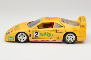Ferrari F40 Totip Jolly Club #2 Jaune Bburago 1:18 3332-Y1 Métal Moulé — image 4 sur 8