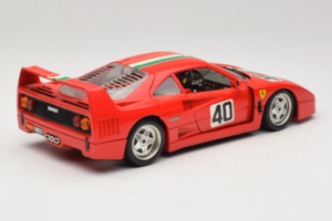 Ferrari F40 #40 Rouge avec Drapeau Italien Bburago 1:18 3032-P1 Métal Moulé — image 3 sur 8