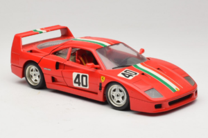 Ferrari F40 #40 Rouge avec Drapeau Italien Bburago 1:18 3032-P1 Métal Moulé — image 6 sur 8