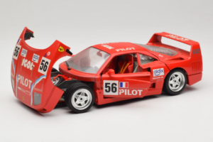 Ferrari F40 #56 Pilot Rouge 1987 Bburago 1:18 3332-P2 Métal Moulé — image 2 sur 8