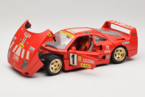 Ferrari F40 Pirelli Agip #1 Ferrari Club Italia Rouge Bburago 1:18 3032-P2 Métal Moulé — image 2 sur 8