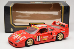 Ferrari F40 Pirelli Agip #1 Ferrari Club Italia Rouge Bburago 1:18 3032-P2 Métal Moulé — image 8 sur 8
