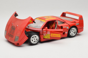 Ferrari F40 Pirelli BBS Rouge Bburago 1:18 3032-P4 Métal Moulé — image 2 sur 8
