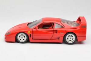 Ferrari F40 Rouge Bburago 1:18 3032 Métal Moulé — image 4 sur 8