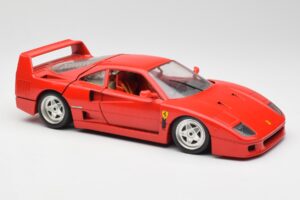 Ferrari F40 Rouge Bburago 1:18 3032 Métal Moulé — image 6 sur 8