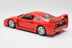 Ferrari F40 Rouge Bburago 1:18 3032 Métal Moulé — image 7 sur 8