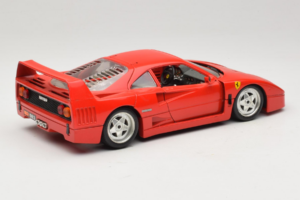 Ferrari F40 Rouge Diamond Edition Bburago 1:18 3022-P1 Métal Moulé — image 3 sur 8