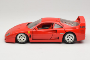 Ferrari F40 Rouge Diamond Edition Bburago 1:18 3022-P1 Métal Moulé — image 4 sur 8