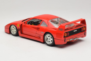 Ferrari F40 Rouge Diamond Edition Bburago 1:18 3022-P1 Métal Moulé — image 7 sur 8