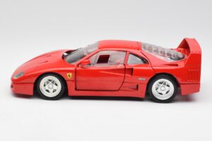 Ferrari F40 Rouge Hot Wheels 1:18 23911 Métal Moulé — image 4 sur 8