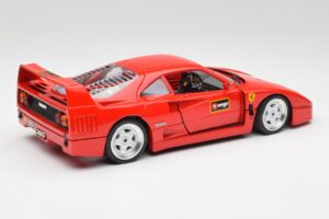 Ferrari F40 Rouge Bburago 1:18 3332 Métal Moulé — image 3 sur 8
