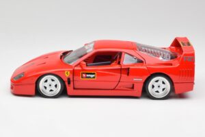 Ferrari F40 Rouge Bburago 1:18 3332 Métal Moulé — image 4 sur 8