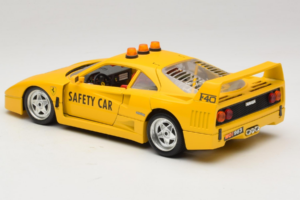 Ferrari F40 Safety Car Jaune Bburago 1:18 3032-Y2 Métal Moulé — image 7 sur 8