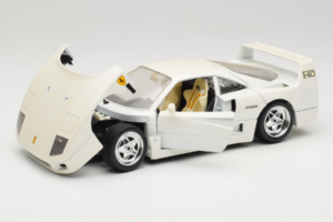 Ferrari F40 Blanc Bburago 1:18 3332-W4 Métal Moulé — image 2 sur 8
