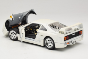 Ferrari F40 Blanc Bburago 1:18 3332-W4 Métal Moulé — image 5 sur 8