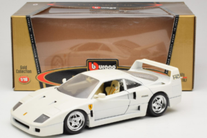 Ferrari F40 Blanc Bburago 1:18 3332-W4 Métal Moulé — image 8 sur 8
