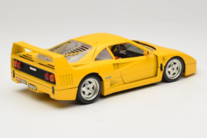 Ferrari F40 Jaune Bburago 1:18 3032-Y1 Métal Moulé — image 3 sur 8