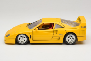 Ferrari F40 Jaune Bburago 1:18 3032-Y1 Métal Moulé — image 4 sur 8