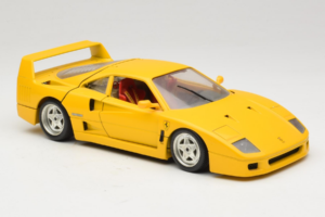 Ferrari F40 Jaune Bburago 1:18 3032-Y1 Métal Moulé — image 6 sur 8