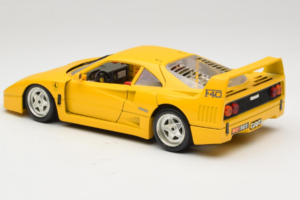 Ferrari F40 Jaune Bburago 1:18 3032-Y1 Métal Moulé — image 7 sur 8