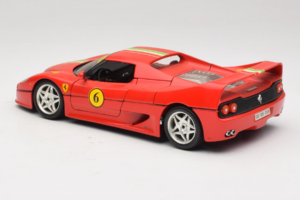 Ferrari F50 Coupé #6 Rouge avec Drapeau Italien Bburago 1:18 3382-P1 Métal Moulé — image 7 sur 8
