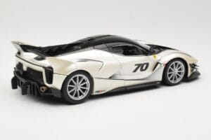 Ferrari FXX-K Evo #70 Blanc Bburago 1:18 18-16012 Métal Moulé — image 3 sur 8
